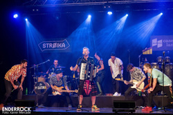 Assaig de La Pegatina a la sala Stroika de Manresa 